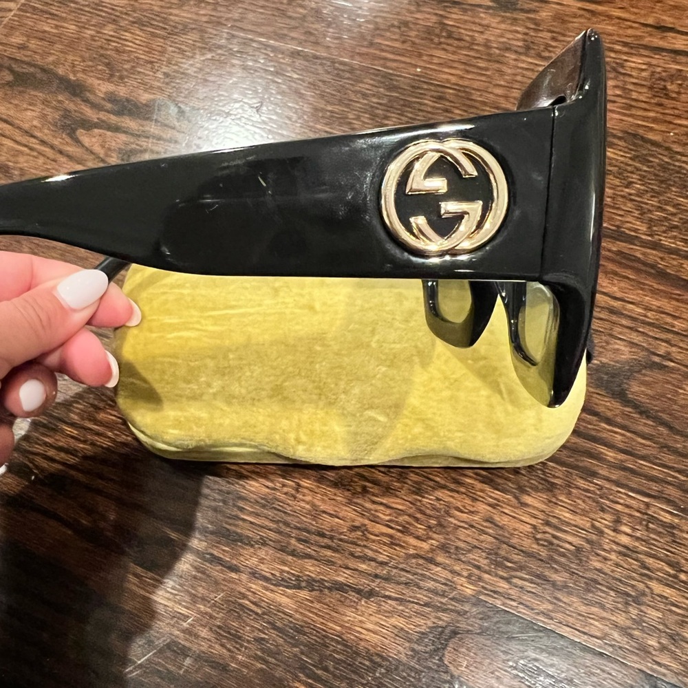 Oversized black and gold square GG gucci sunglasses - Picture 6 of 6